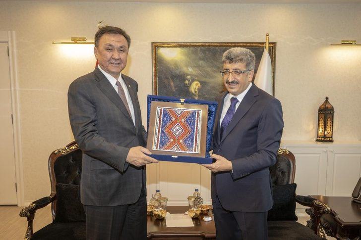 Kırgız Büyükelçisi Omuraliyev’den Vali Bilmez’e ziyaret G4