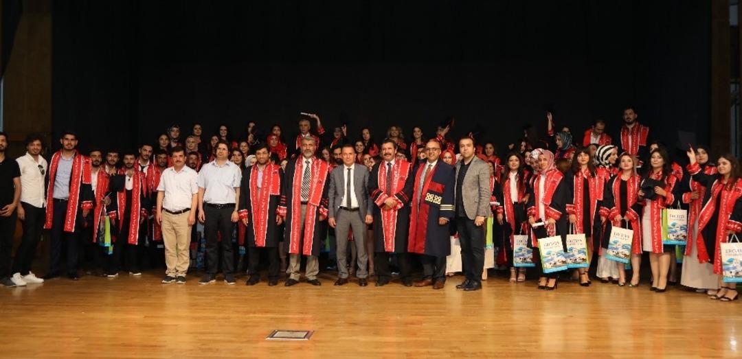 ER&Uuml; Edebiyat Fak&uuml;ltesi Felsefe B&ouml;l&uuml;m&uuml; 3. D&ouml;nem Mezunlarını Verdi