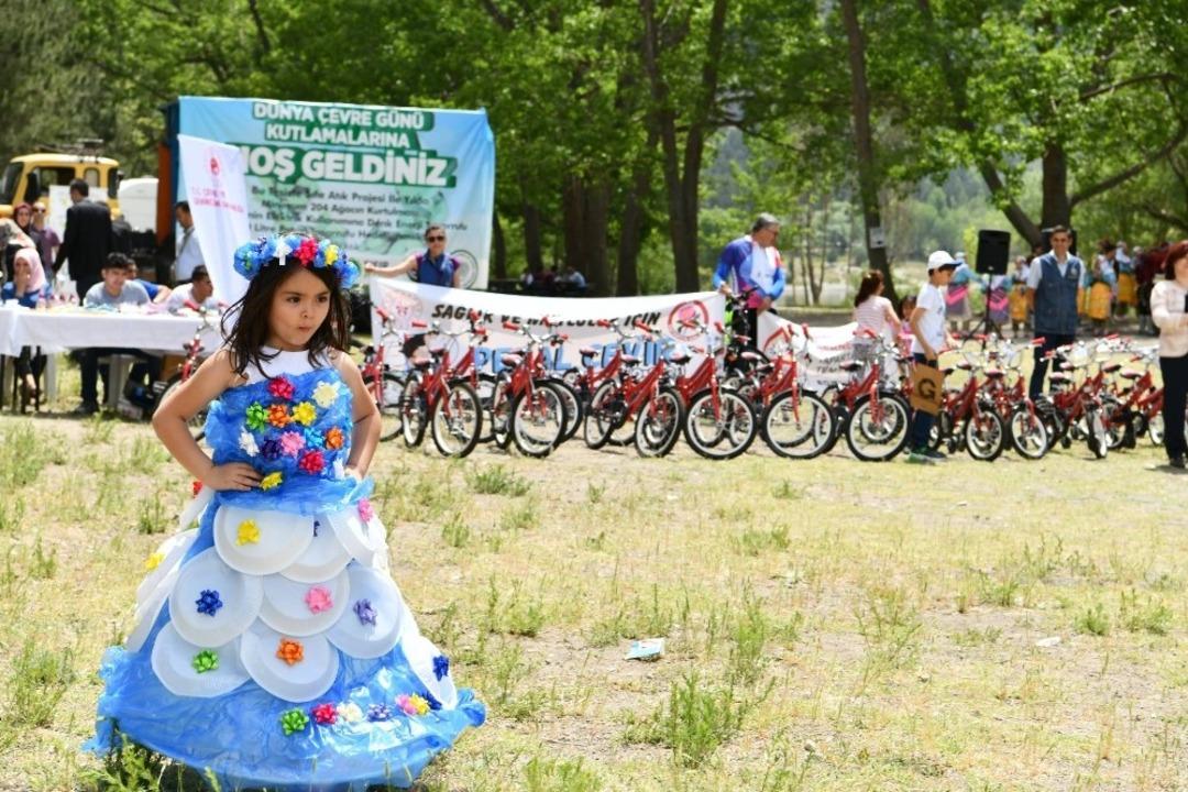 D&uuml;nya &Ccedil;evre G&uuml;n&uuml;&rsquo;nde &lsquo;Sıfır atık&rsquo; defilesi