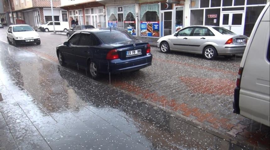 Ahlat&rsquo;ta dolu yağışı