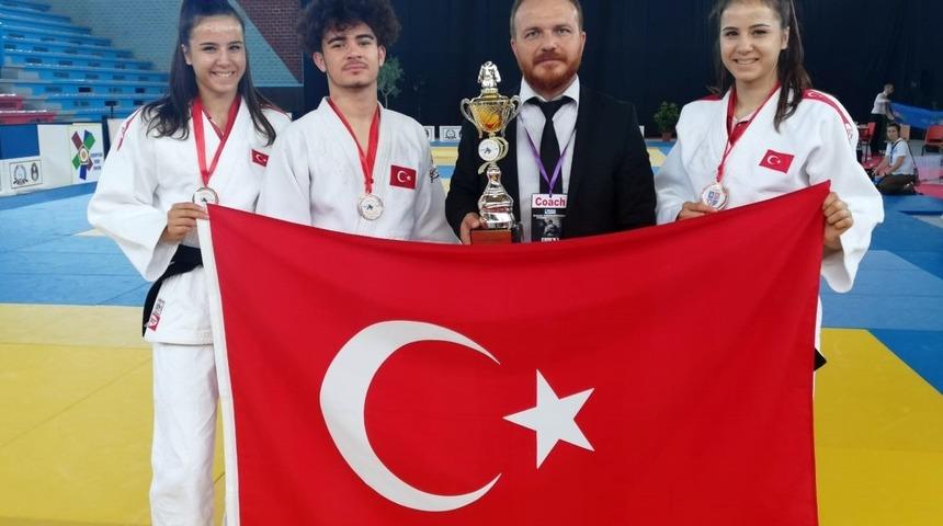 Balkan Şampiyonası’nda Karaman’ın gururu oldular