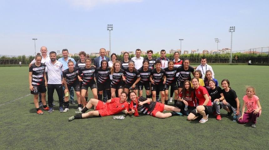 Turgutlu&rsquo;nun altın kızları kritik virajda