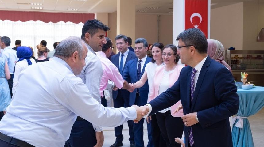 &Uuml;niversite personeli bayramlaşma t&ouml;reninde buluştu