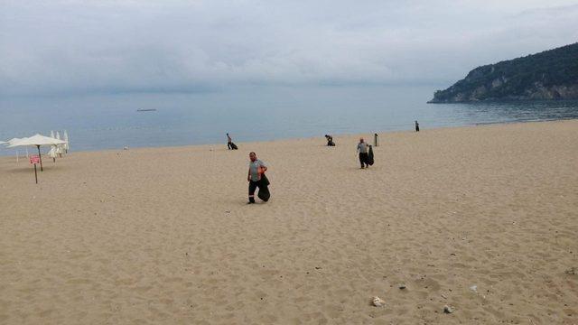 Temizlik ekiplerinden piknik alanı ve sahilde hummalı çalışma