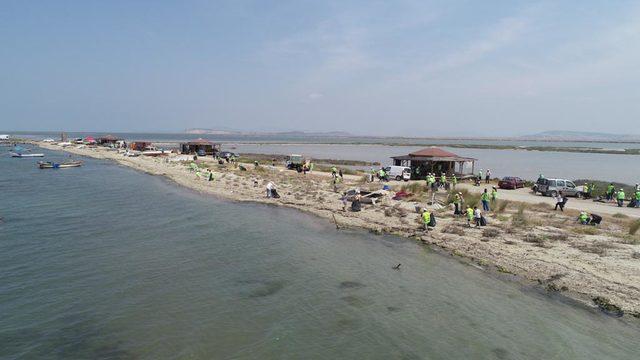 Homa Dalyanı'nda tonlarca çöp topladılar