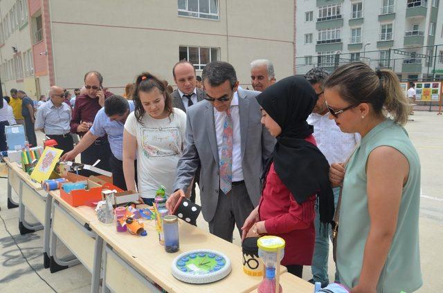 Geri dönüşüm malzemelerinden sergi açtılar