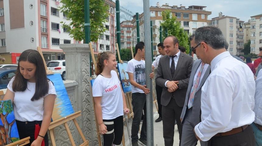 Geri d&ouml;n&uuml;ş&uuml;m malzemelerinden sergi a&ccedil;tılar