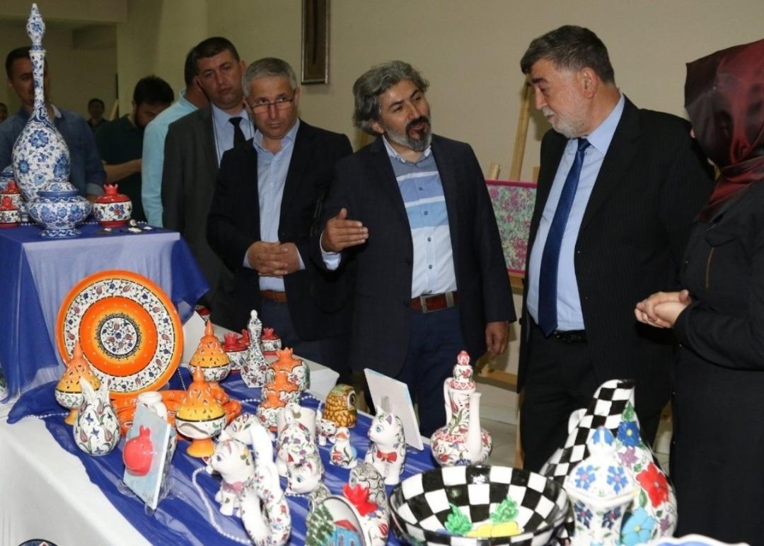 Tavşanlı&rsquo;da el emeği g&ouml;z nuru eserler g&ouml;r&uuml;c&uuml;ye &ccedil;ıktı