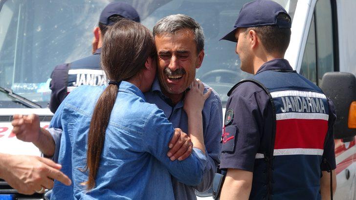 Kazada ölen oğlunun başından ayrılamadı! Görenler gözyaşlarına engel olamadı G2