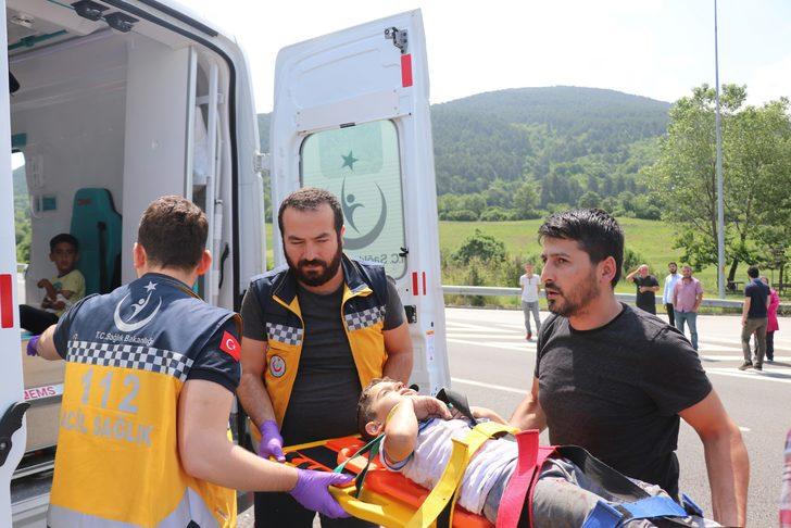 Kazada ölen oğlunun başından ayrılamadı! Görenler gözyaşlarına engel olamadı G5