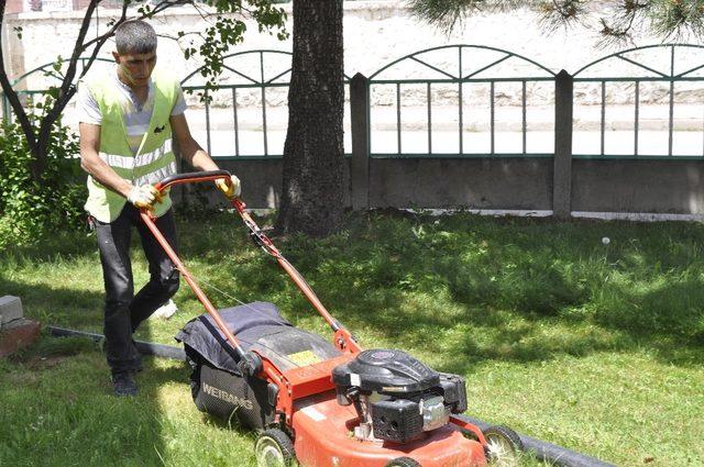 Şuhut’ta çevre düzeleme çalışmaları devam ediyor