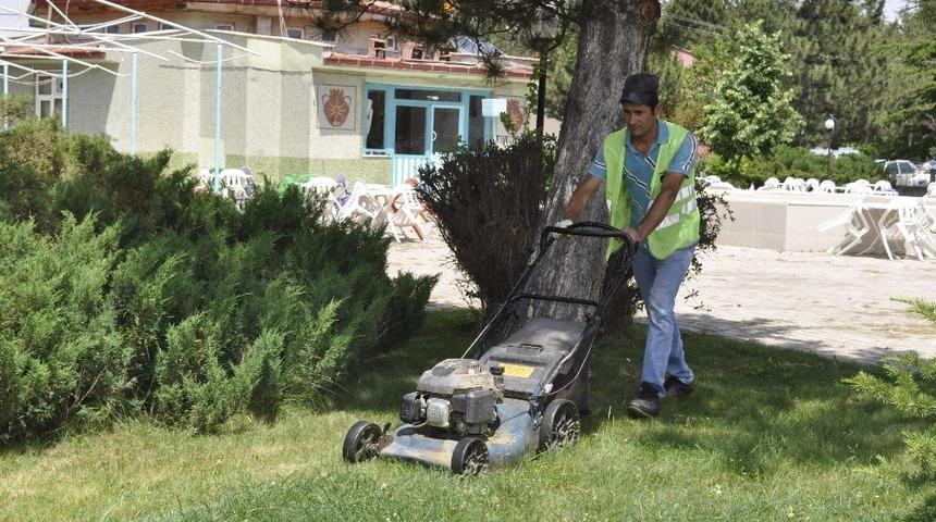 Şuhut&rsquo;ta &ccedil;evre d&uuml;zeleme &ccedil;alışmaları devam ediyor
