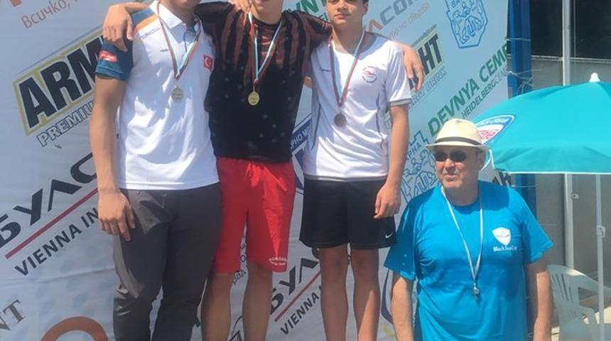 Milli yüzücüden Bulgaristan’da büyük başarı