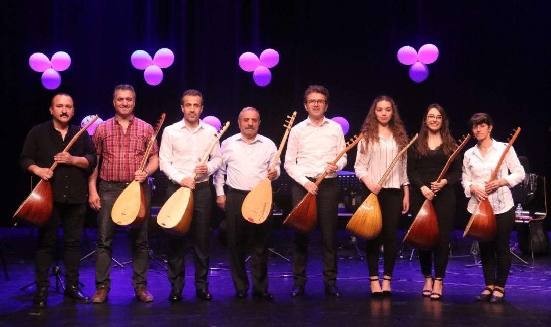 Ataşehir&rsquo;de &ouml;ğrenciler yıl sonu g&ouml;sterilerinde yeteneklerini sergilediler