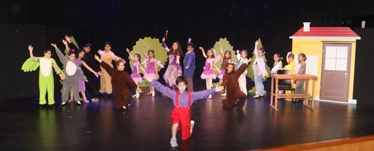 Ataşehir’de öğrenciler yıl sonu gösterilerinde yeteneklerini sergilediler G3