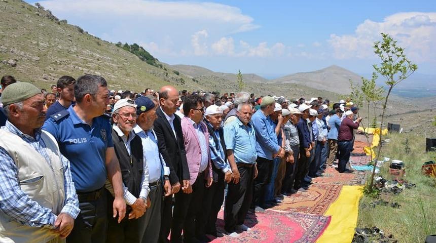 Bal&ccedil;ıkhisar&rsquo;da 2 asırlık yağmur duası ve kurban geleneği s&uuml;r&uuml;yor