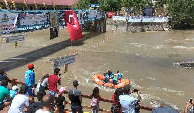 Tunceli'deki Dünya Rafting Şampiyonası'nda kıyasıya mücadele