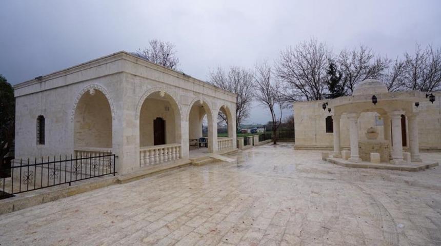 Hacı Abuzer Baba T&uuml;rbesi yenilendi