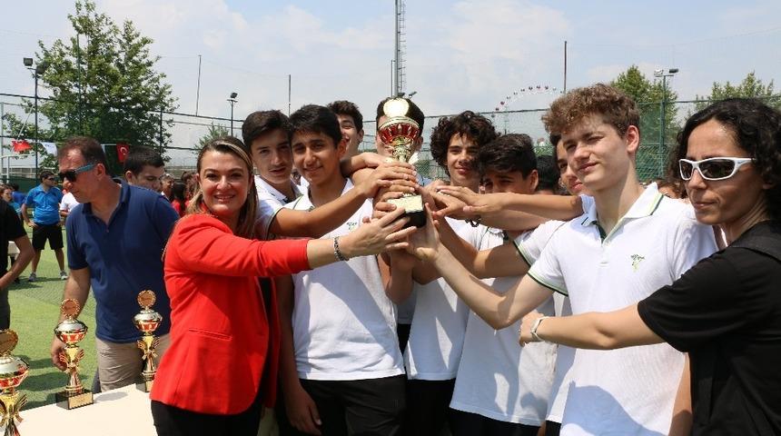 Okullar Ligi şampiyonları kupalarına kavuştu