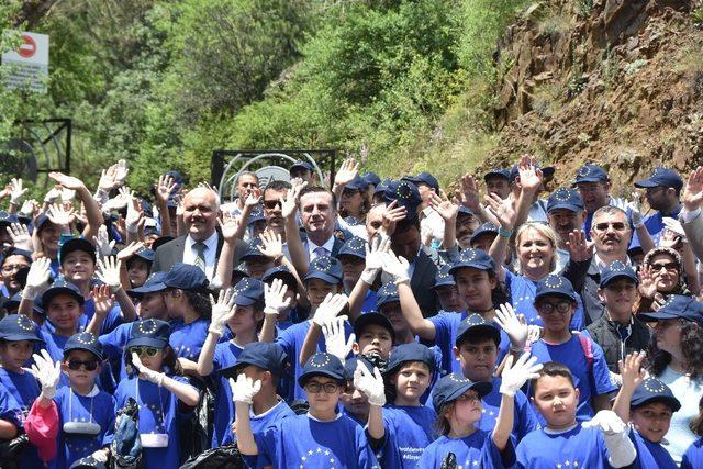 Kızılcahamam’da öğrenciler çevre için el ele verdi