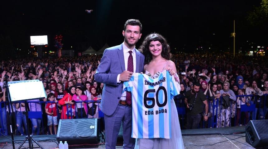 Eda Baba konserinde sınav stresi attılar