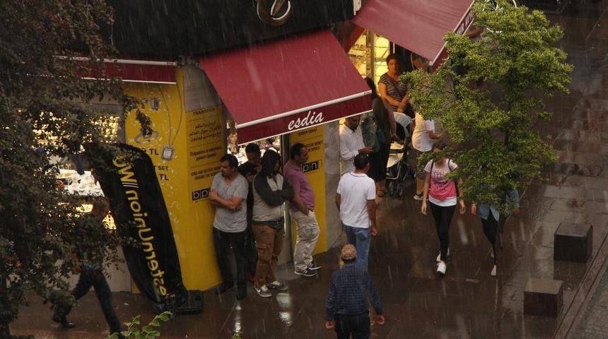 Yağmur Eskişehir&rsquo;i etkisi altına aldı