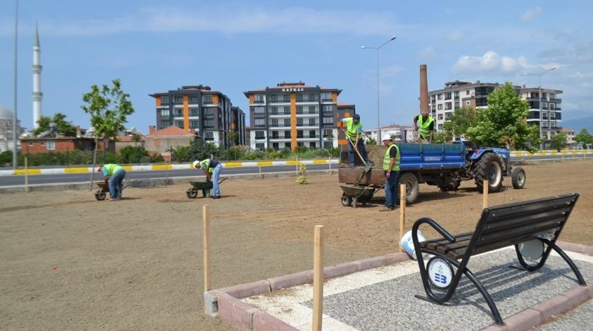 Edremit&rsquo;te yeşil alan &ccedil;alışmaları devam ediyor