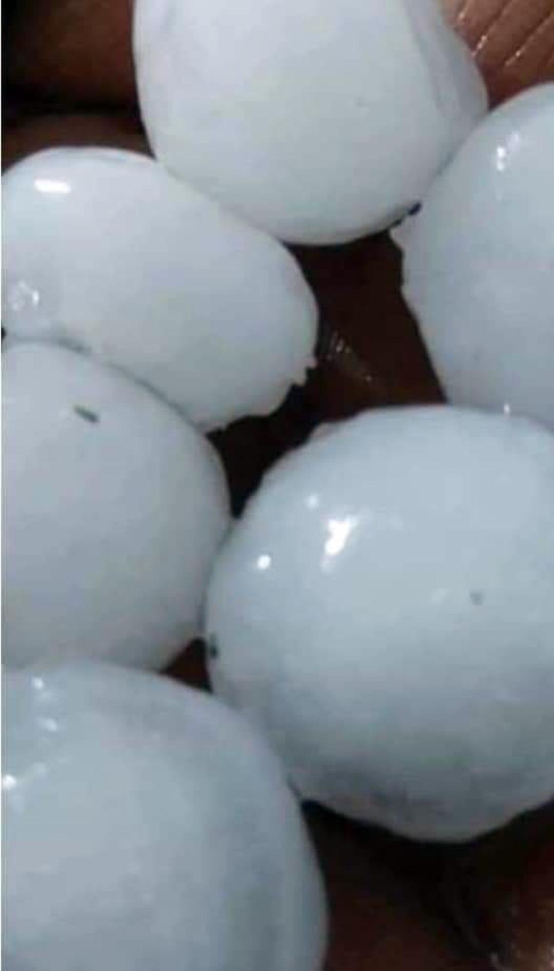 Kırşehir&rsquo;de taş b&uuml;y&uuml;kl&uuml;ğ&uuml;nde dolu yağdı