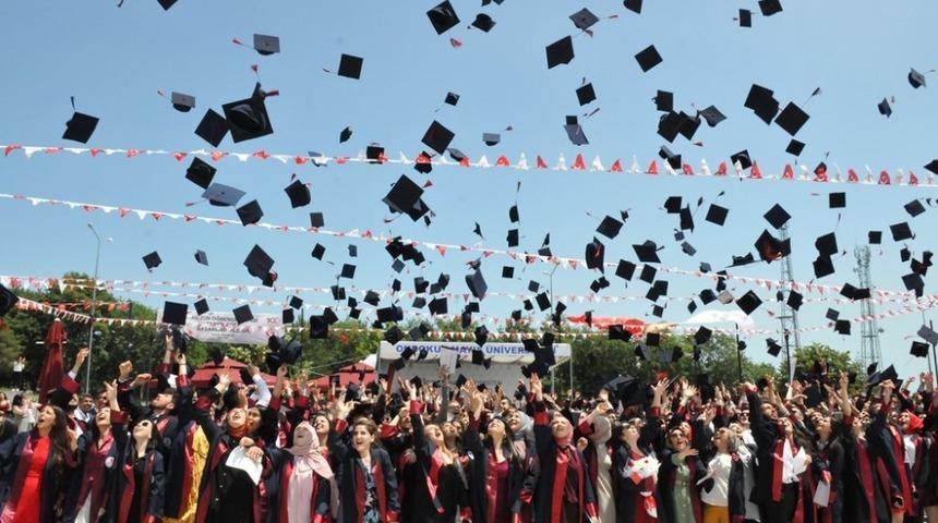 Sağlık Hizmetleri MYO 600 mezun verdi