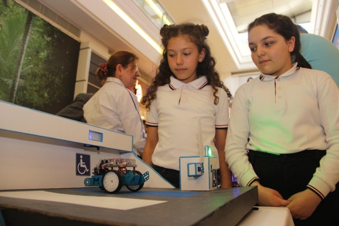 Parlak fikirler g&ouml;r&uuml;c&uuml;ye &ccedil;ıktı