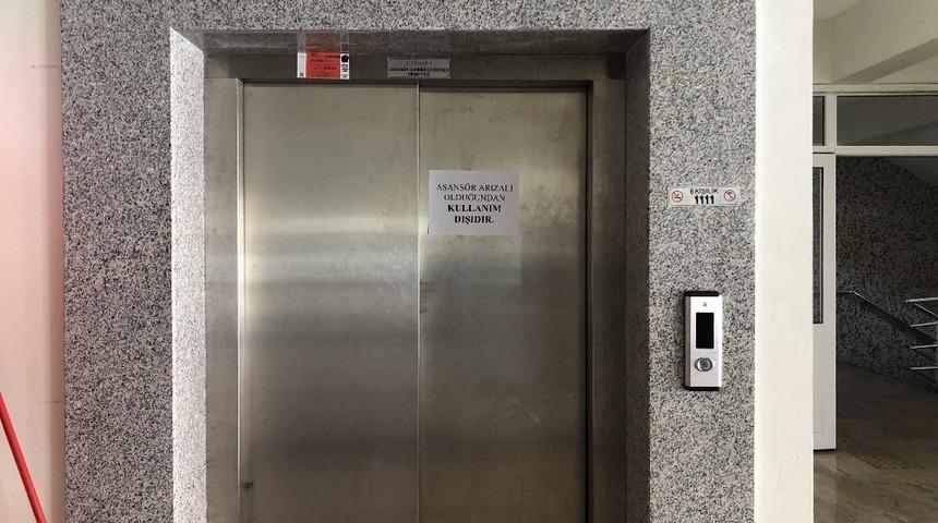 Alaplı H&uuml;kumet Konağında Asans&ouml;r aylardır bozuk