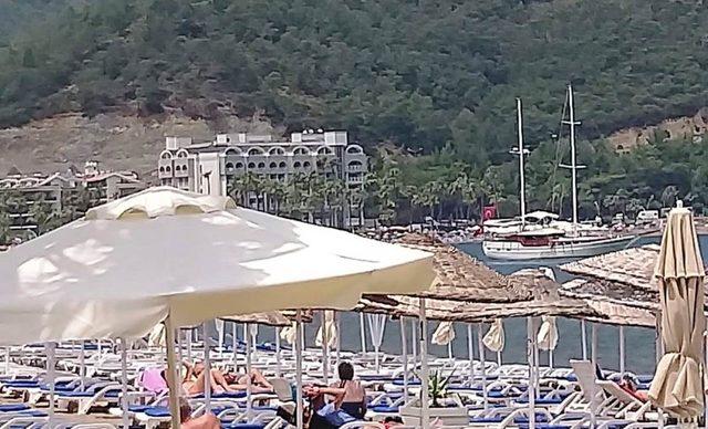 Marmaris’te turistler yağmura hazırlıksız yakalandı