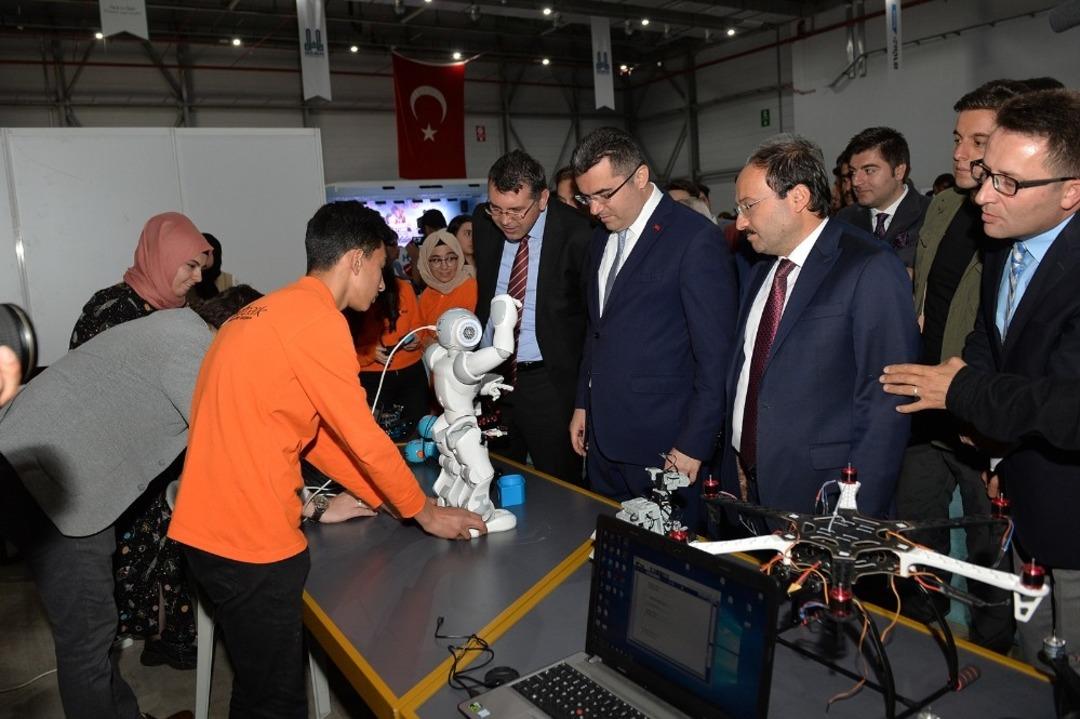 Vali Okay Memiş, &ldquo;İlim, fen ve teknolojiye hakim gen&ccedil;ler yetiştireceğiz&rdquo;