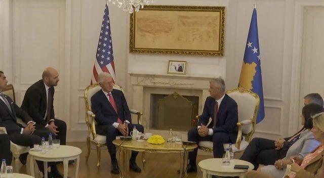 Bill Clinton'a Kosova'da 'Cumhurbaşkanlığı Nişanı' verildi