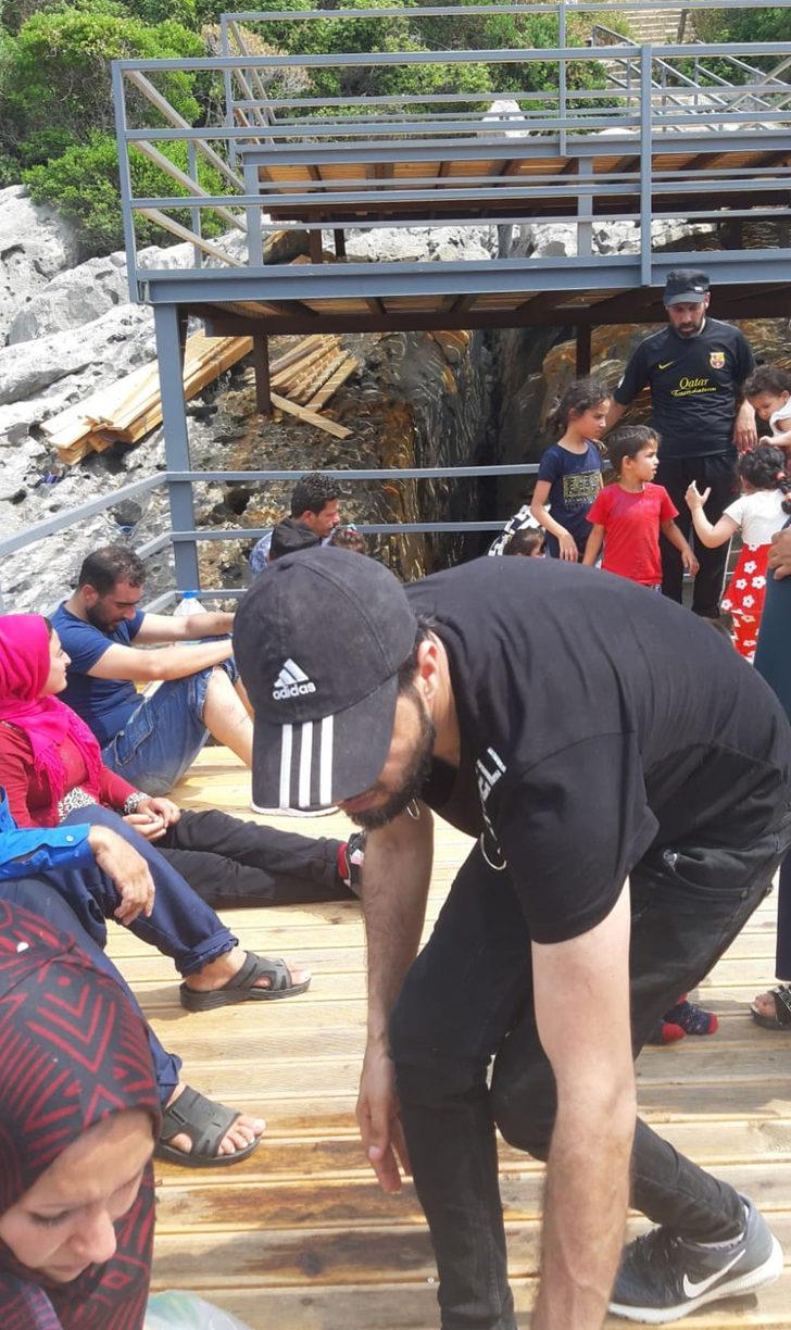 Kaş'ta 21 kaçak göçmen yakalandı