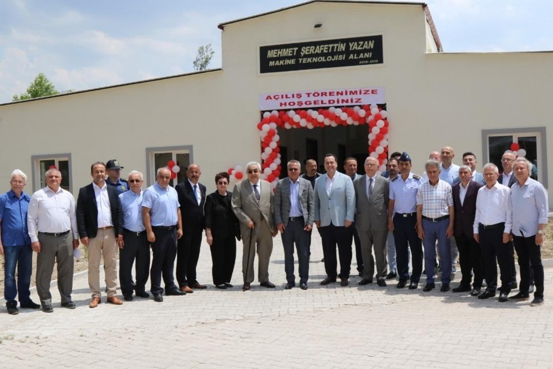 Hayırsever işadamından Akhisarlı gen&ccedil;lerin eğitimine bir destek daha