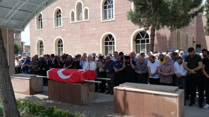 Kıbrıs gazisi son yolculuğuna uğurlandı