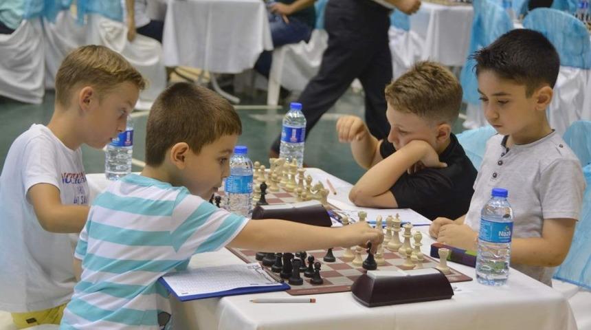 Aliağa’da yaz dönemi satranç kurs kayıtları başlıyor