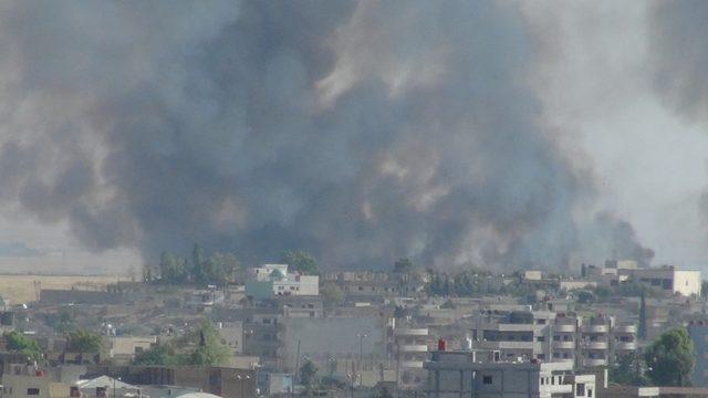 Suriye'de tarlada çıkan yangın, Nusaybin'den görüntülendi