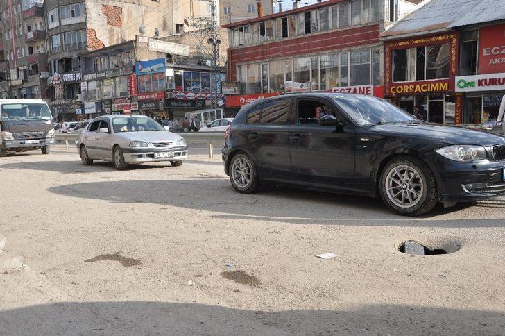 Çöken yol tehlike saçıyor G5