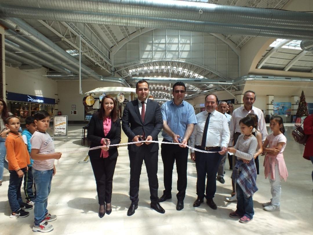 Kaymakam G&uuml;ven ve Başkan Tekin resim sergisinin a&ccedil;ılışını yaptı