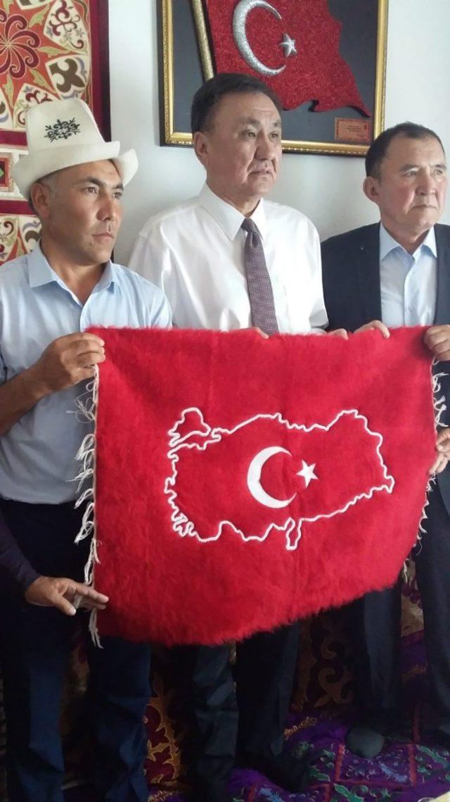 Kırgızistan Ankara Büyükelçisi Kubanyehbek Omuraliyev Erciş’te