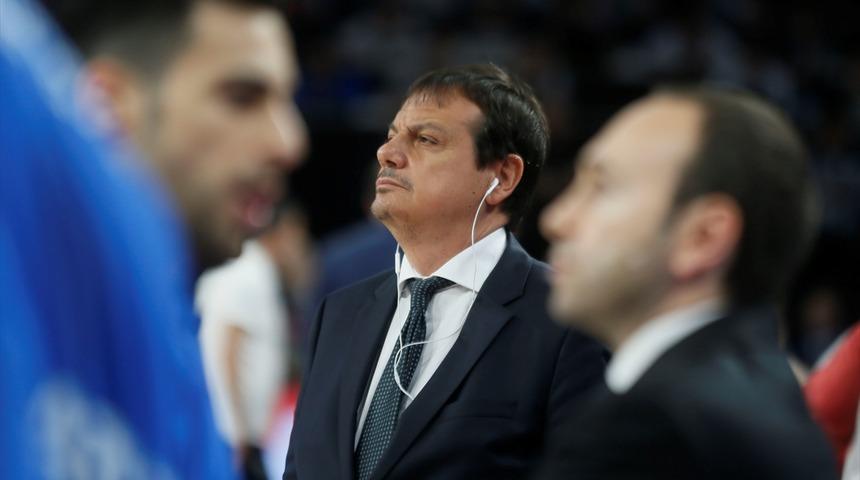 Ergin Ataman, Fenerbahçe Beko maçına kulaklıkla çıktı