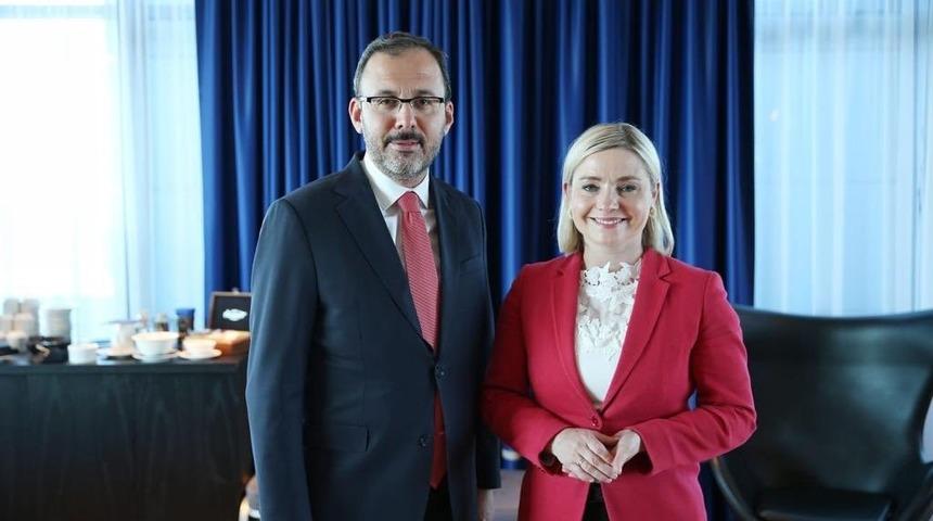 Mehmet Muharrem Kasapoğlu İzlanda Spor Bakanı ile görüştü