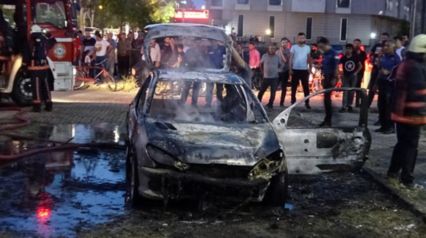 Babasına kızıp arabasını yaktı!