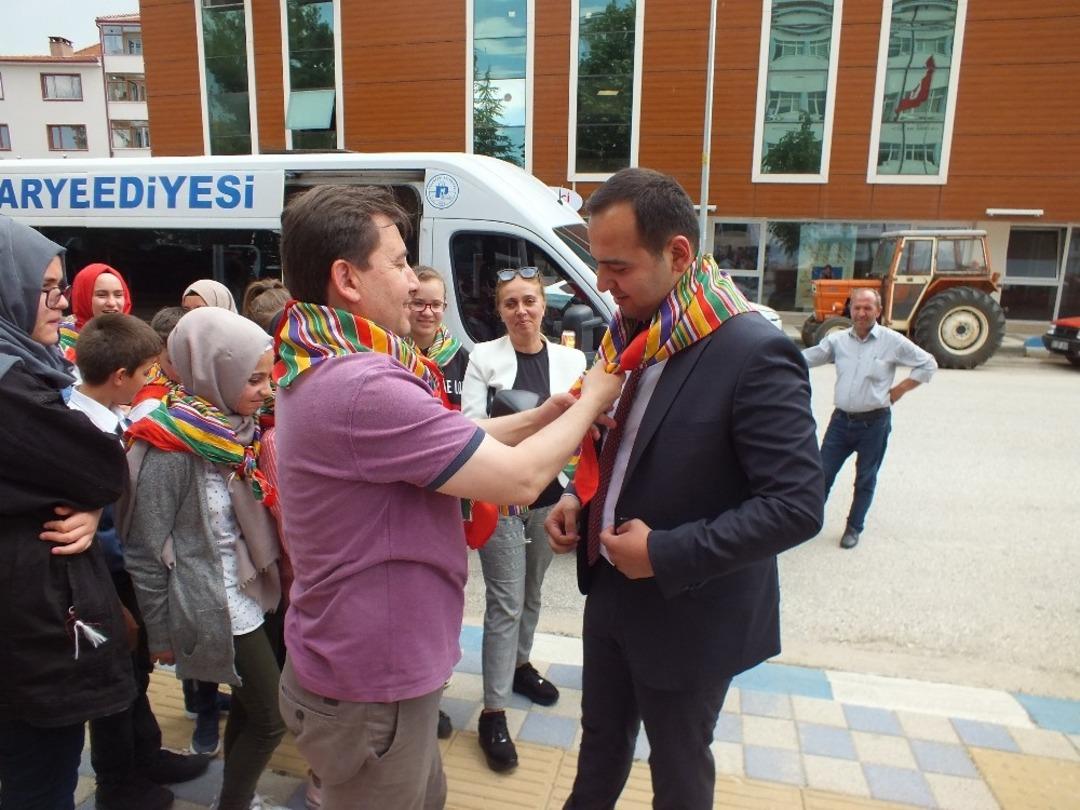 &Ouml;ğrencilerden Kaymakam G&uuml;ven&rsquo;e &ldquo;il&ccedil;emize hoş geldiniz&rdquo; ziyareti