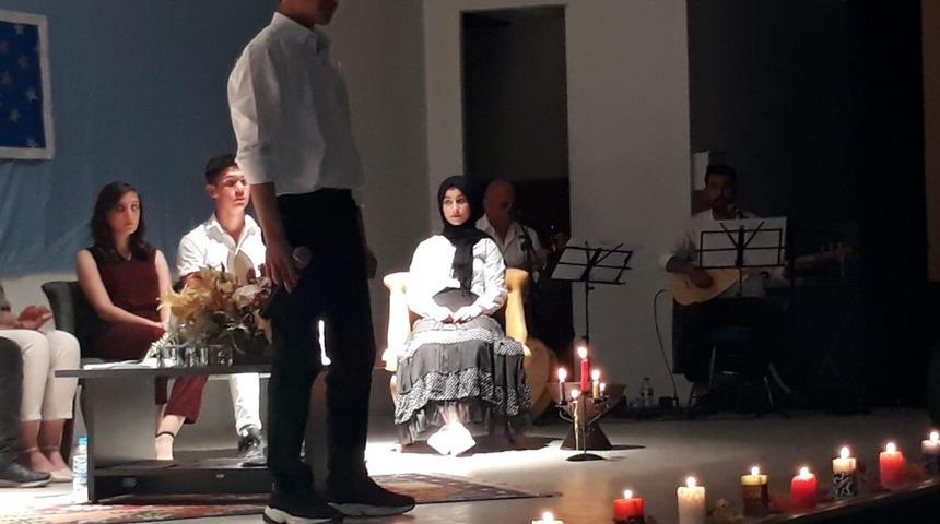 Pazaryeri’nde öğrencilerden bir yaz akşamı şiir dinletisi