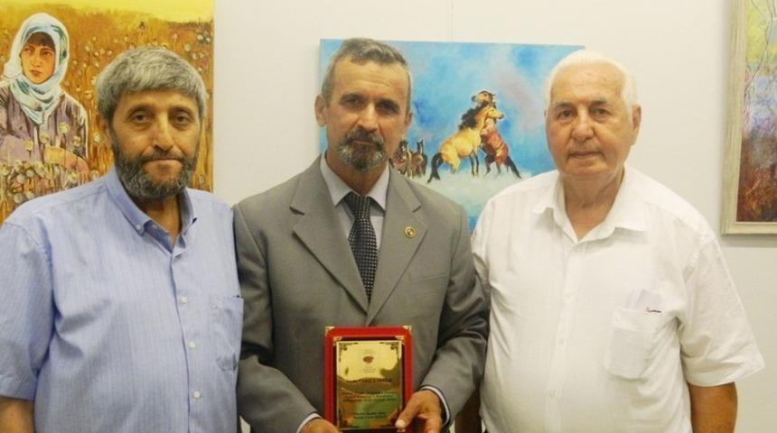 Cumali Karataş&rsquo;a  onursal &uuml;yelik ve plaket verildi
