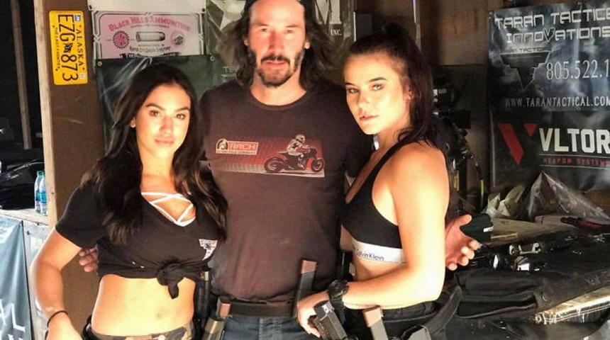 Keanu Reeves'ten takdirlik hareket: Asla temas yok! 