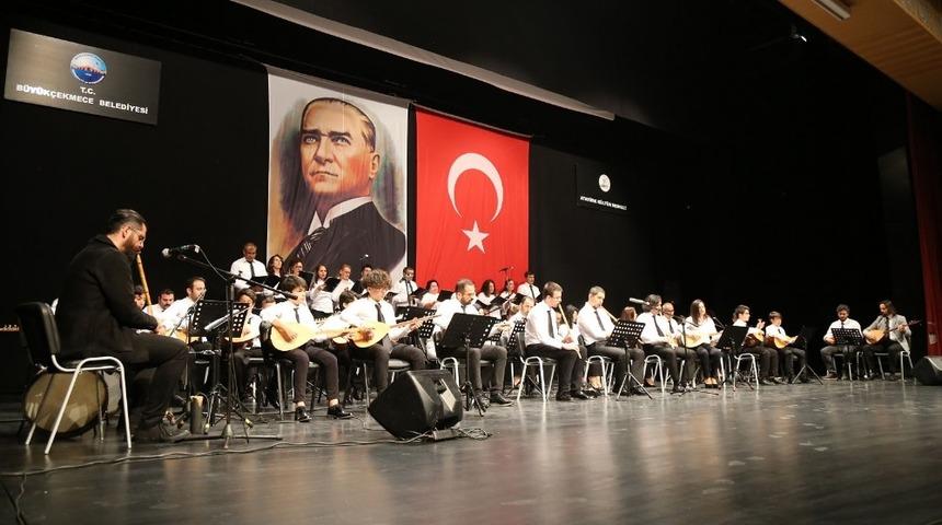 B&uuml;y&uuml;k&ccedil;ekmece Belediyesi Halk Akademisi&rsquo;nde mezuniyet coşkusu